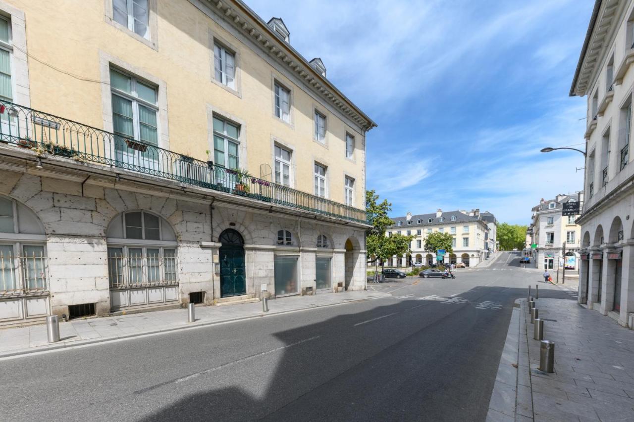 Pau: Superbe Appartement Climatise/Coeur De Ville ภายนอก รูปภาพ